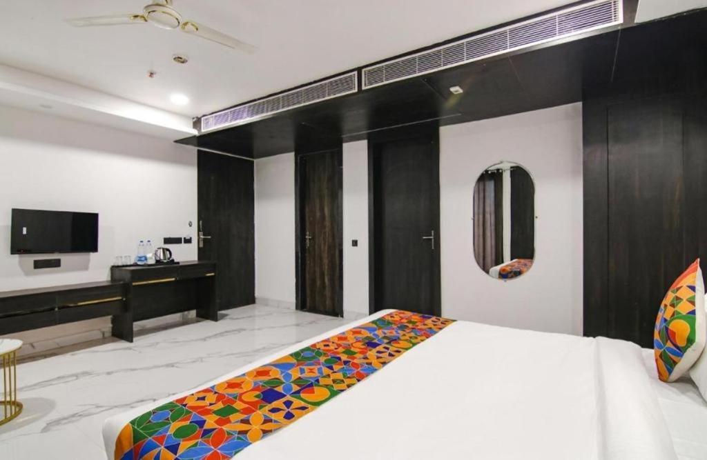 Hotel Grey Sky New Delhi Eksteriør billede